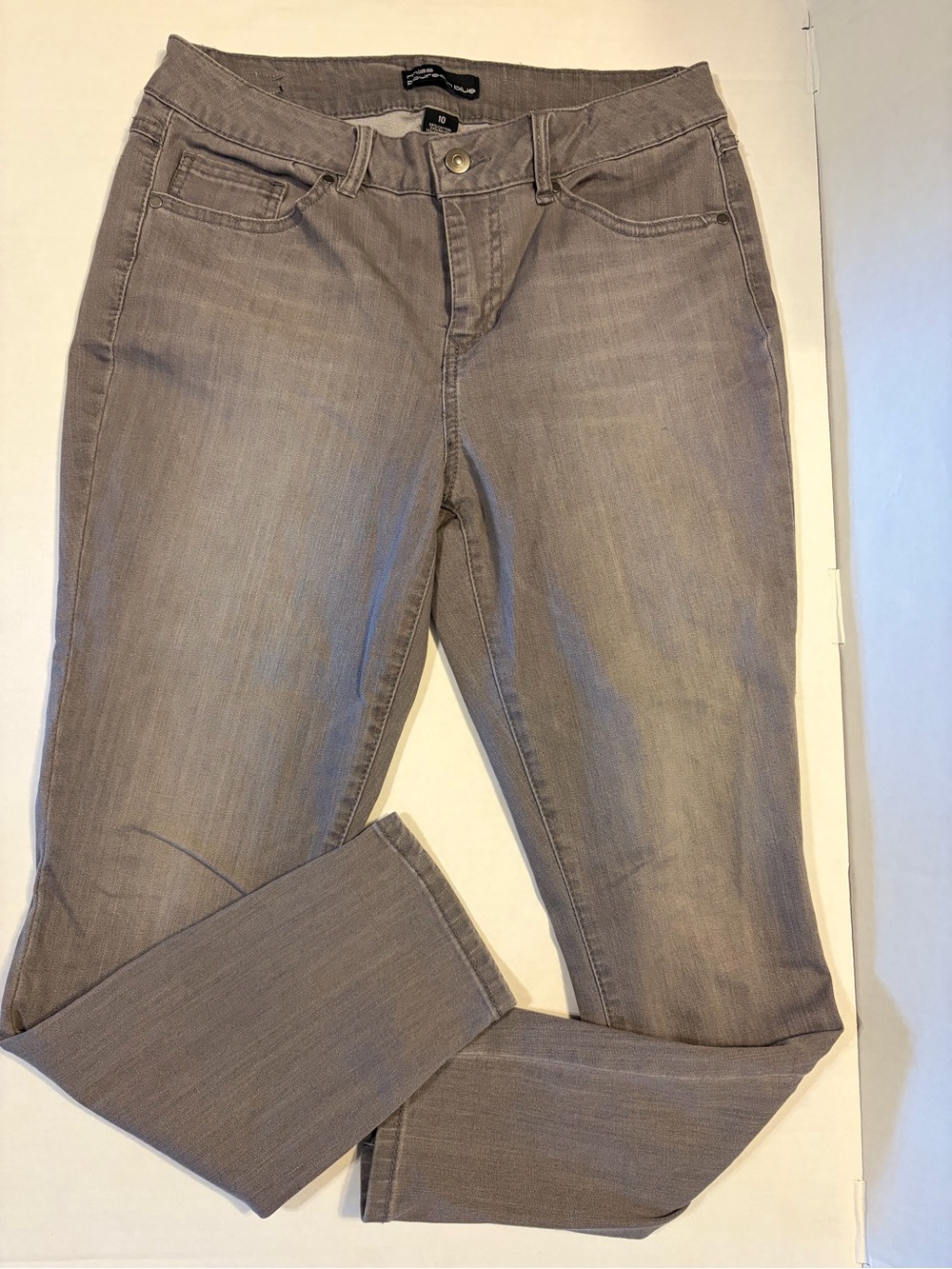 Women's Straight Leg Jeans in Grey